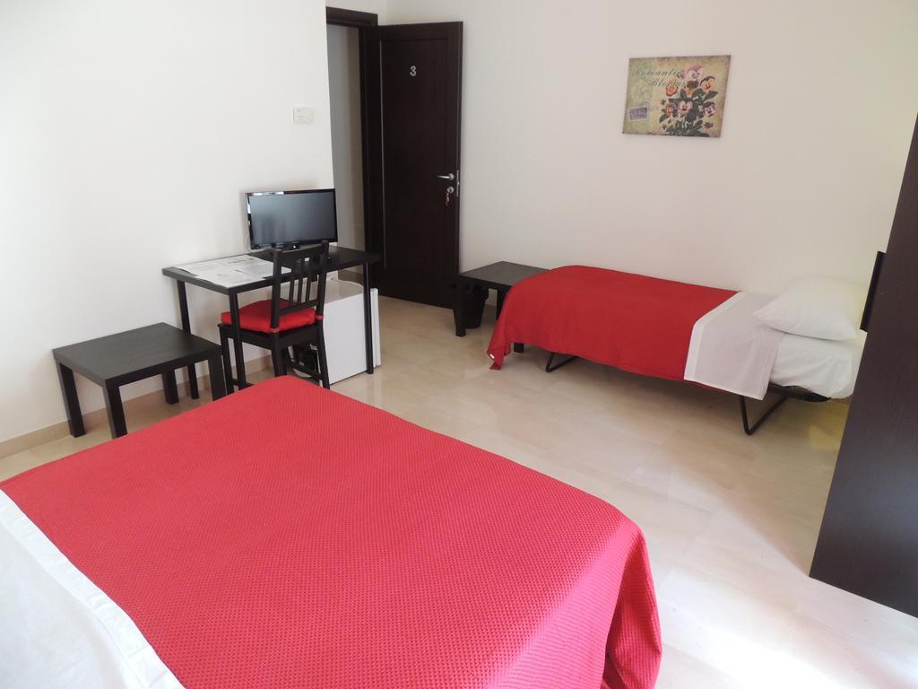 Domus Taranto Unica Sede Hotel Phòng bức ảnh